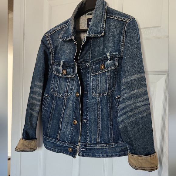 Distressed slightly cropped Gap jean jacket * note - Picture 2 of 3